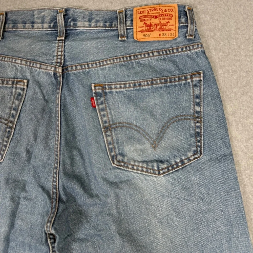 Levis 505 Regular Fit Jeans Mens 38x34 Medium Wash Blue Straight Leg Denim
